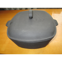 Чавунні каструлі і сотейники