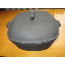 Чавунні каструлі і сотейники